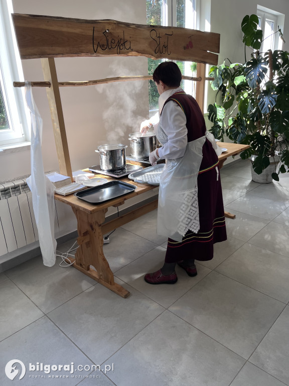 Smak tradycji i radość wspólnego gotowania: KGW Jarzębinki łączy pokolenia