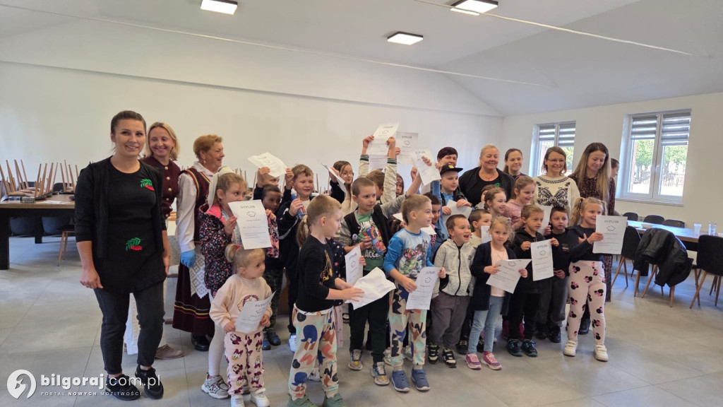 Smak tradycji i radość wspólnego gotowania: KGW Jarzębinki łączy pokolenia
