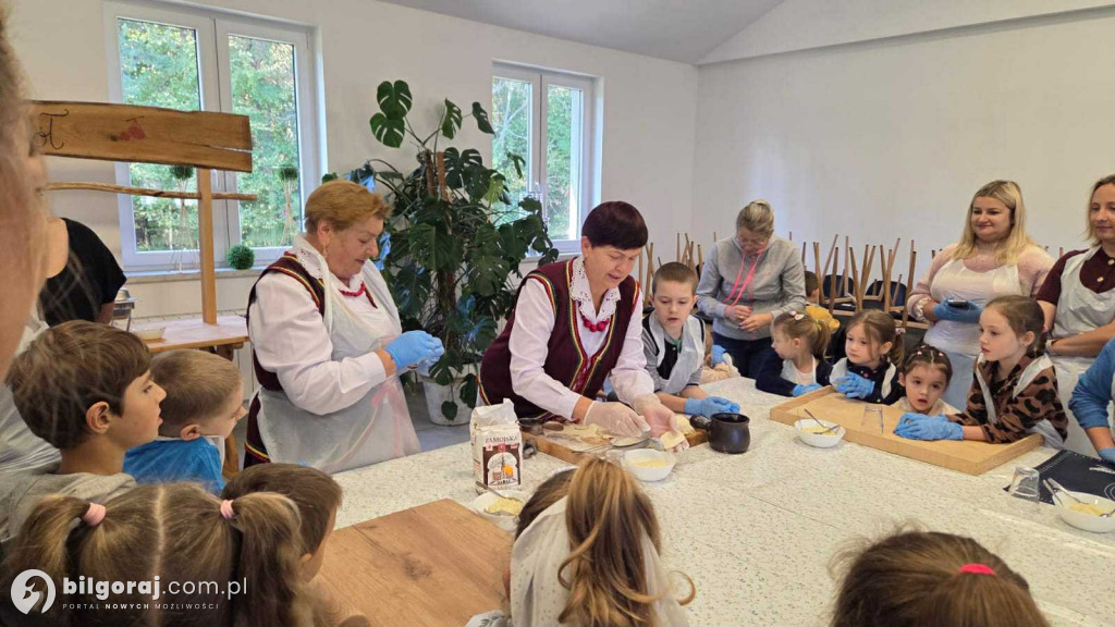 Smak tradycji i radość wspólnego gotowania: KGW Jarzębinki łączy pokolenia
