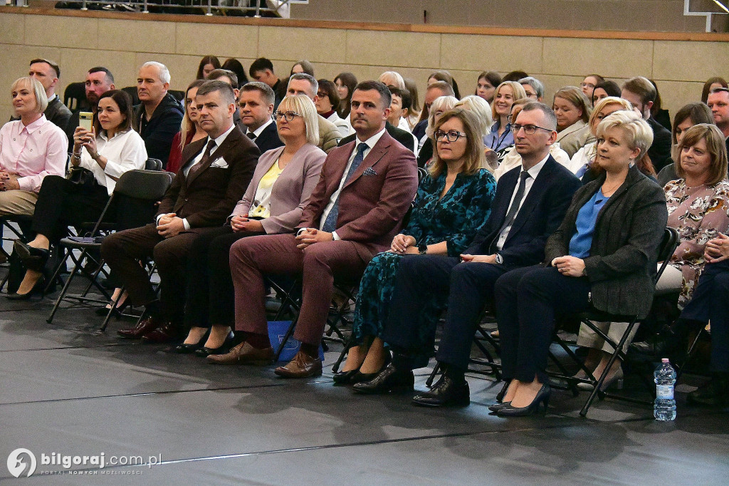 W rocznicę KEN: Społeczność ZSBiO uczciła Dzień Edukacji Narodowej