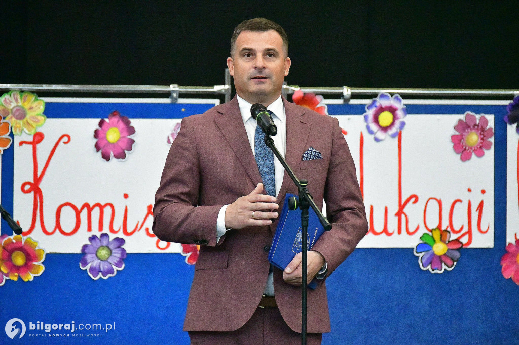 W rocznicę KEN: Społeczność ZSBiO uczciła Dzień Edukacji Narodowej