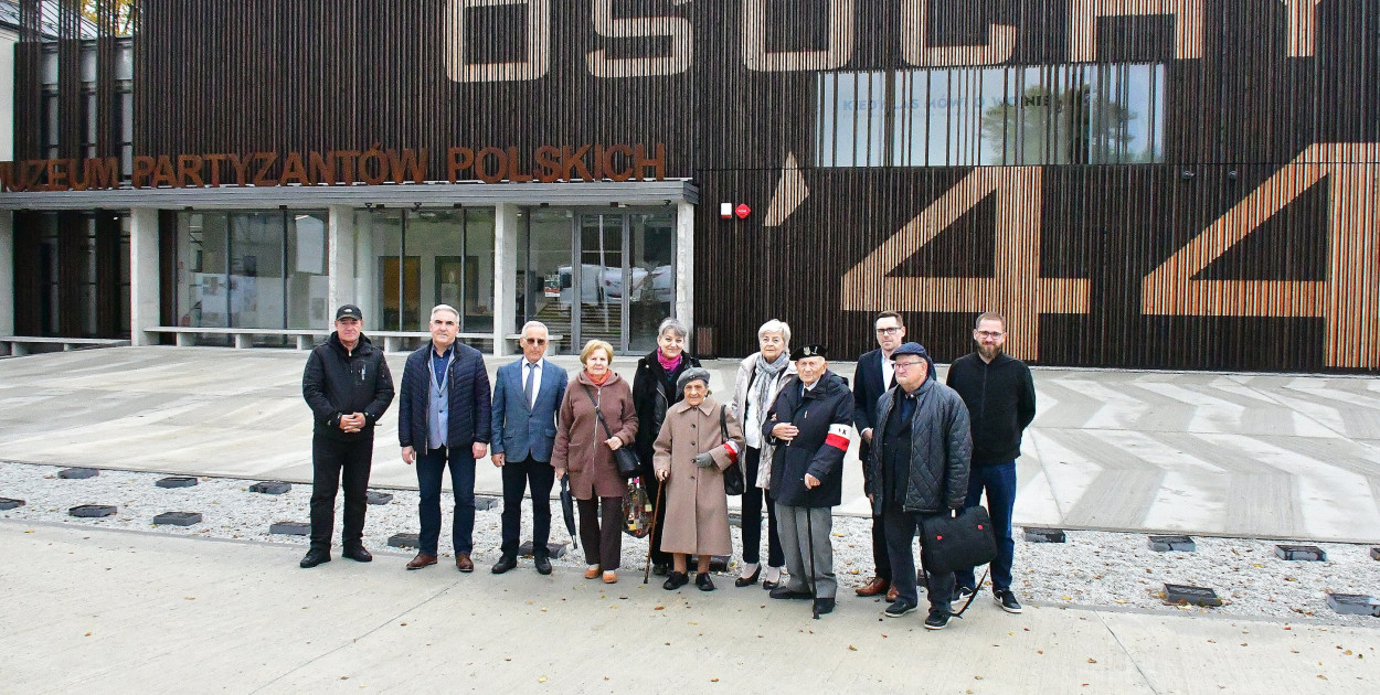 AK-owcy z Okręgu Łódź ŚZŻAK w Osuchach: spotkanie z historią i wspomnieniami
