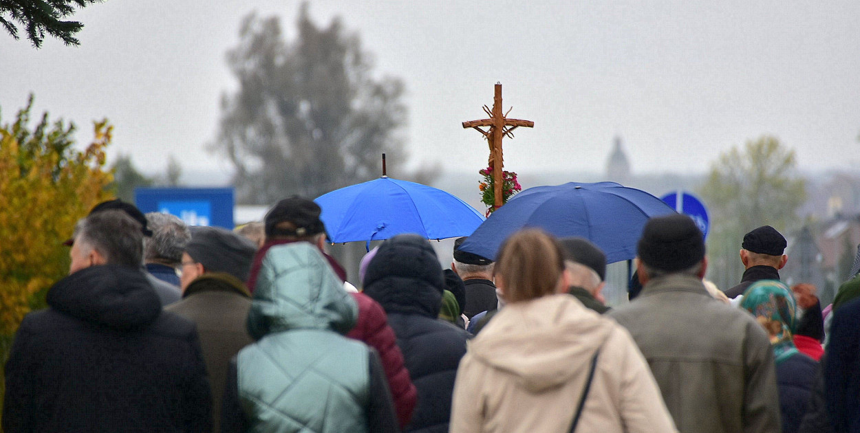 Korczów modlił się o pokój: Procesja różańcowa przez miejscowość