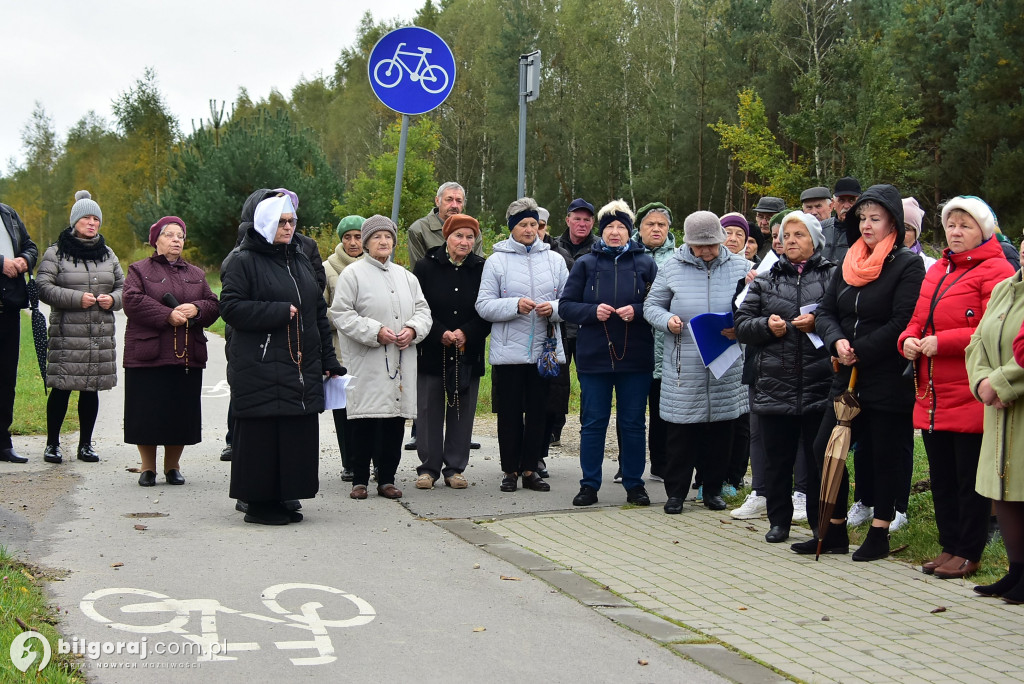 Korczów modlił się o pokój: Procesja różańcowa przez miejscowość