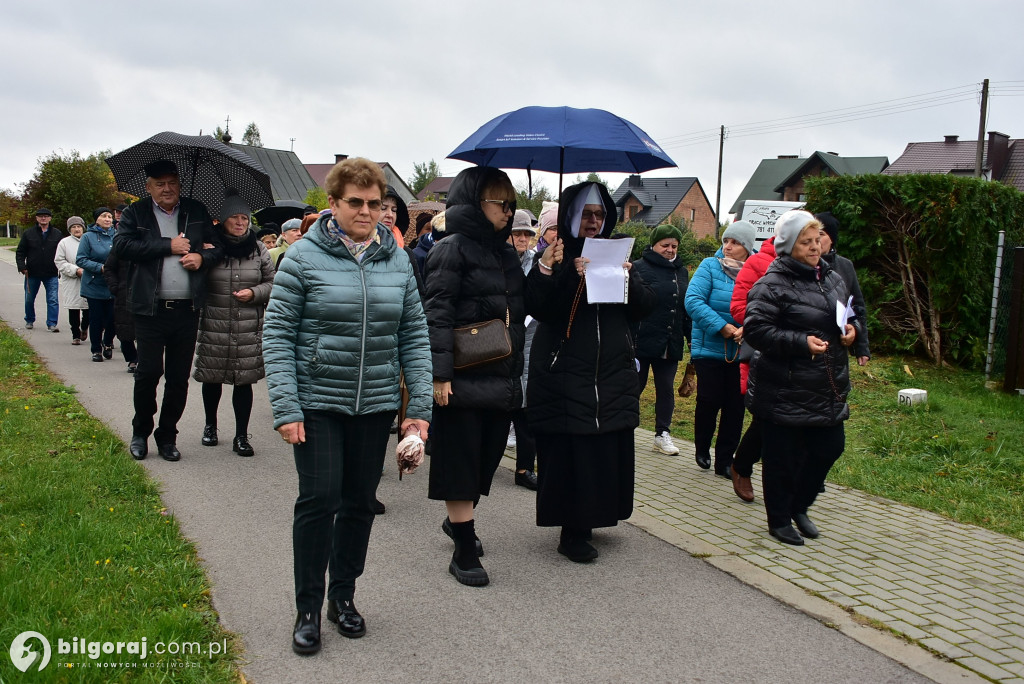 Korczów modlił się o pokój: Procesja różańcowa przez miejscowość
