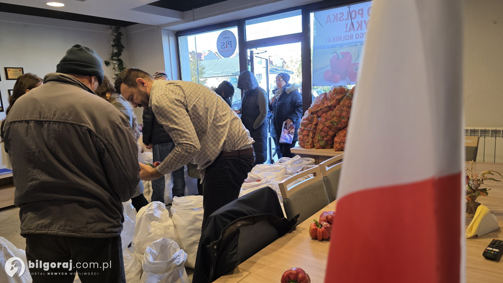 Rozdają za darmo paprykę. Tłumy w biurze poselskim