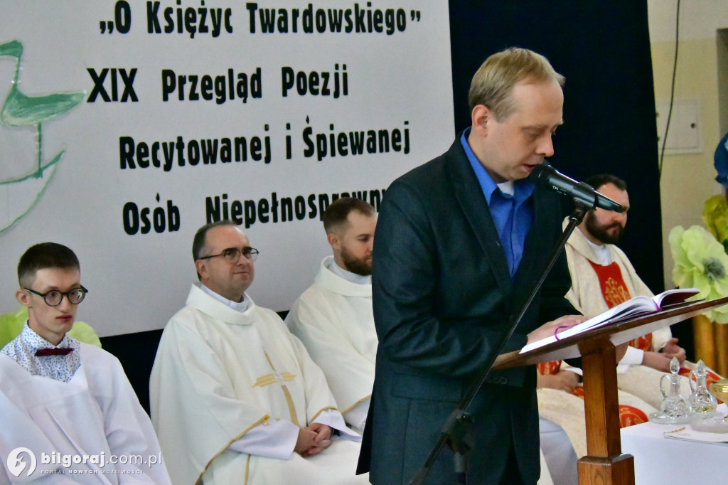 O księżyc Twardowskiego i jubileusz w Biszczy: Poezja, serce i 20 lat pracy z pasją