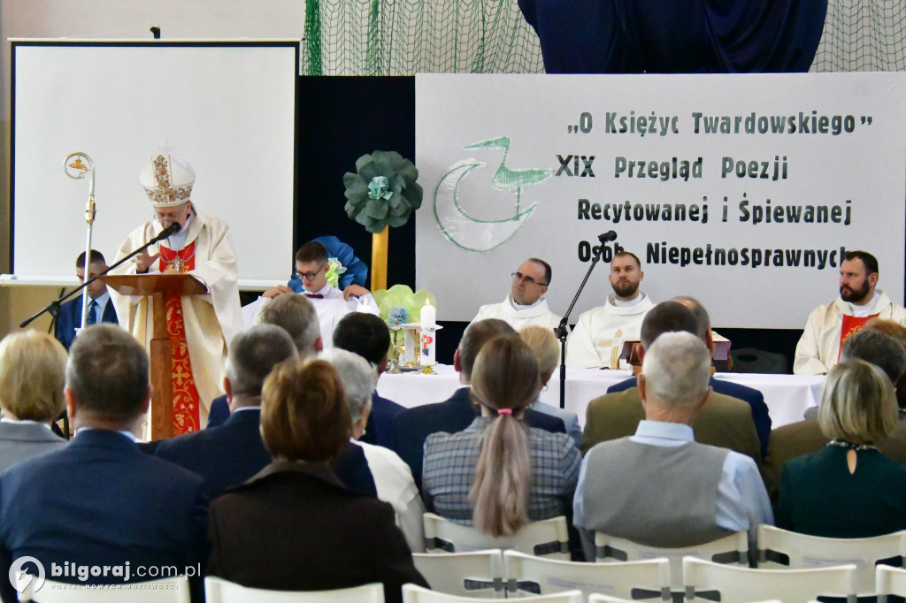 O księżyc Twardowskiego i jubileusz w Biszczy: Poezja, serce i 20 lat pracy z pasją