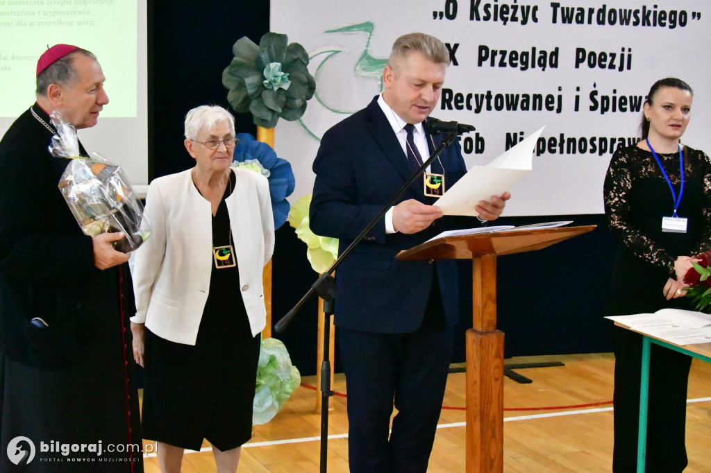 O księżyc Twardowskiego i jubileusz w Biszczy: Poezja, serce i 20 lat pracy z pasją