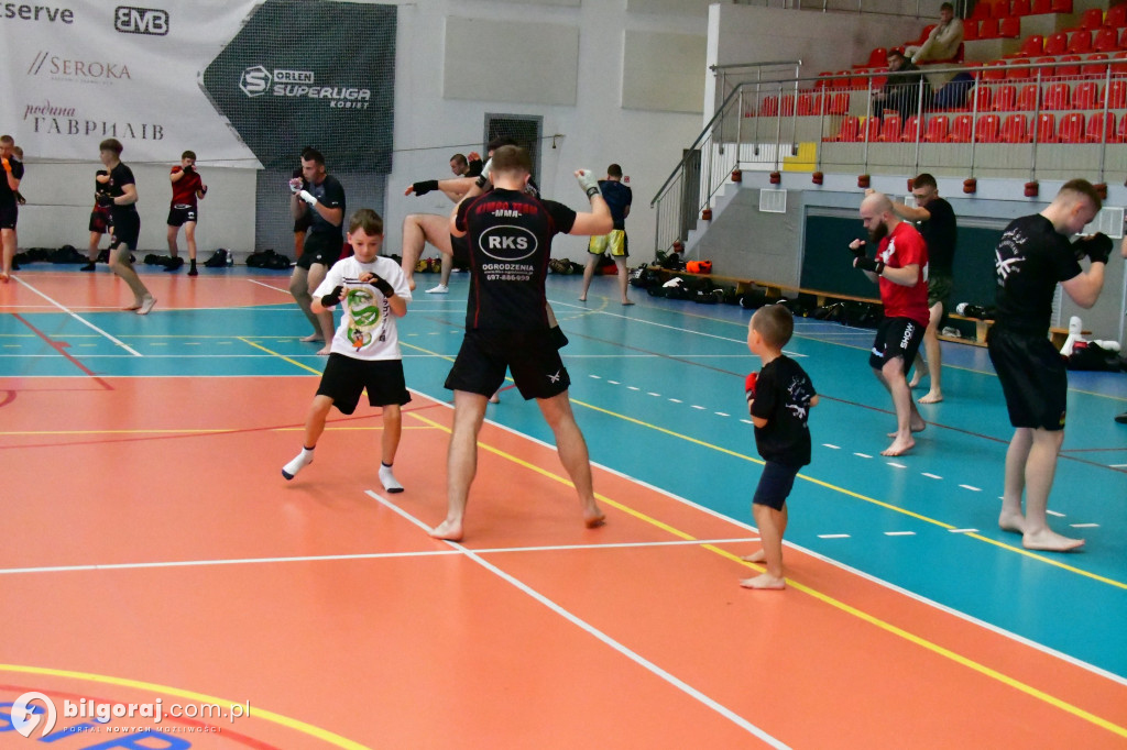 Mistrz Świata w Biłgoraju! Bartosz Botwina poprowadził seminarium MMA dla ponad 150 pasjonatów