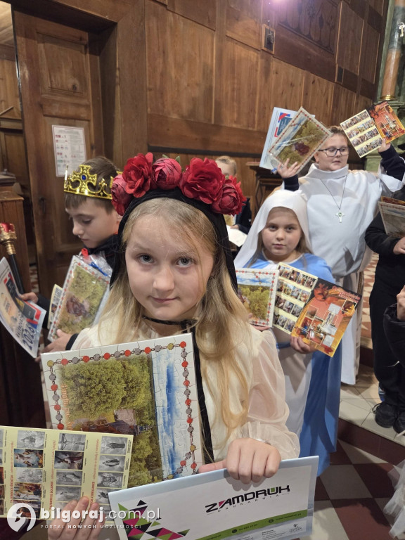 Dzieci przebrane za świętych w Górecku Kościelnym