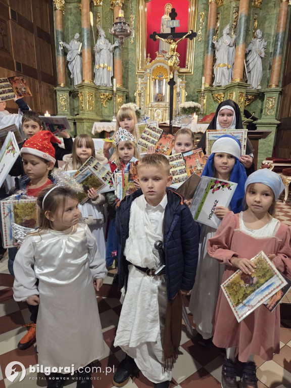 Dzieci przebrane za świętych w Górecku Kościelnym