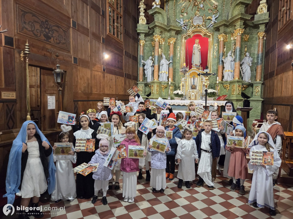 Dzieci przebrane za świętych w Górecku Kościelnym