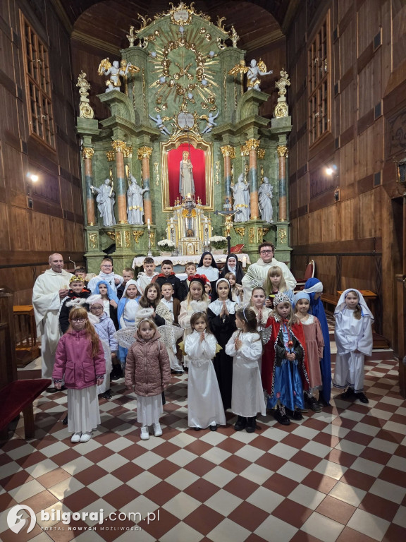 Dzieci przebrane za świętych w Górecku Kościelnym