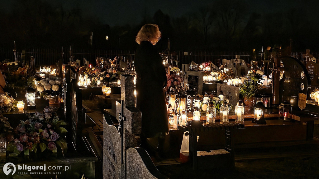 Droga krzyżowa wśród zniczy na Wszystkich Świętych