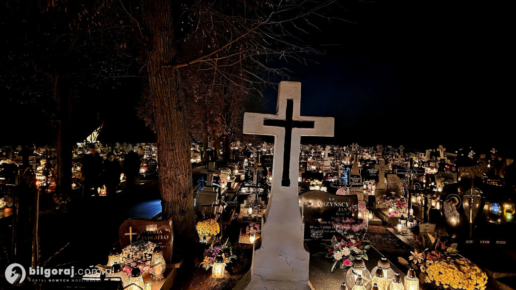 Droga krzyżowa wśród zniczy na Wszystkich Świętych