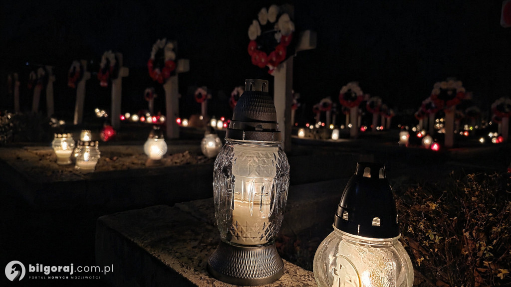 Droga krzyżowa wśród zniczy na Wszystkich Świętych