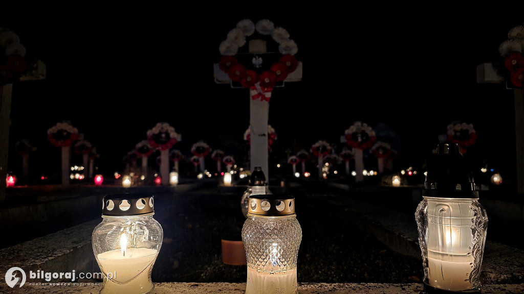 Droga krzyżowa wśród zniczy na Wszystkich Świętych