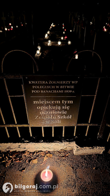 Droga krzyżowa wśród zniczy na Wszystkich Świętych