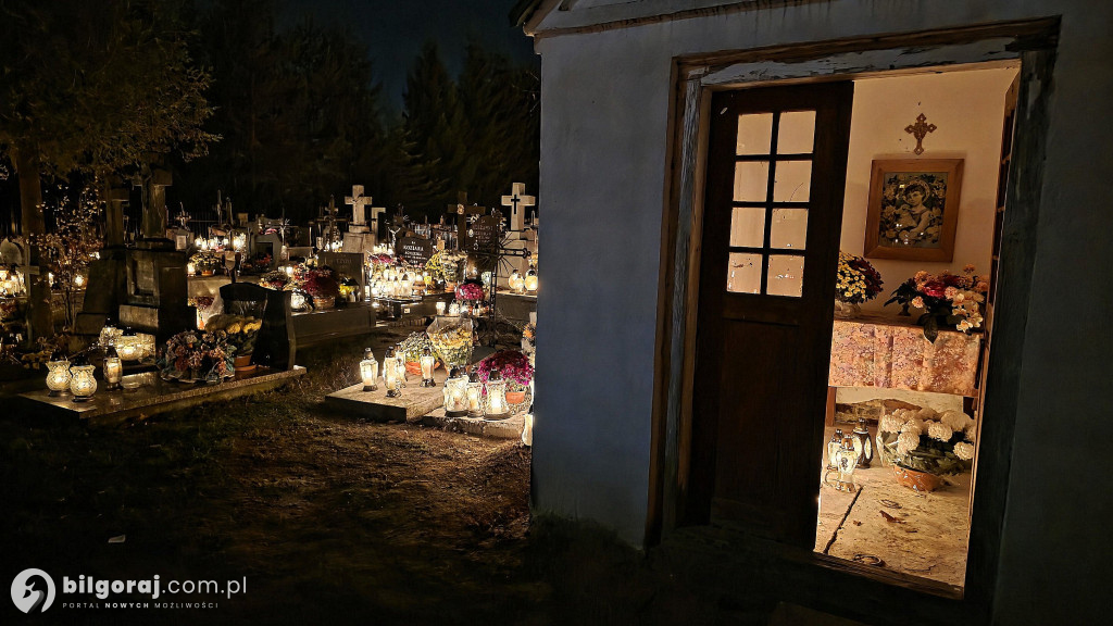 Droga krzyżowa wśród zniczy na Wszystkich Świętych
