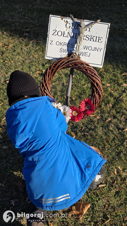 Droga krzyżowa wśród zniczy na Wszystkich Świętych