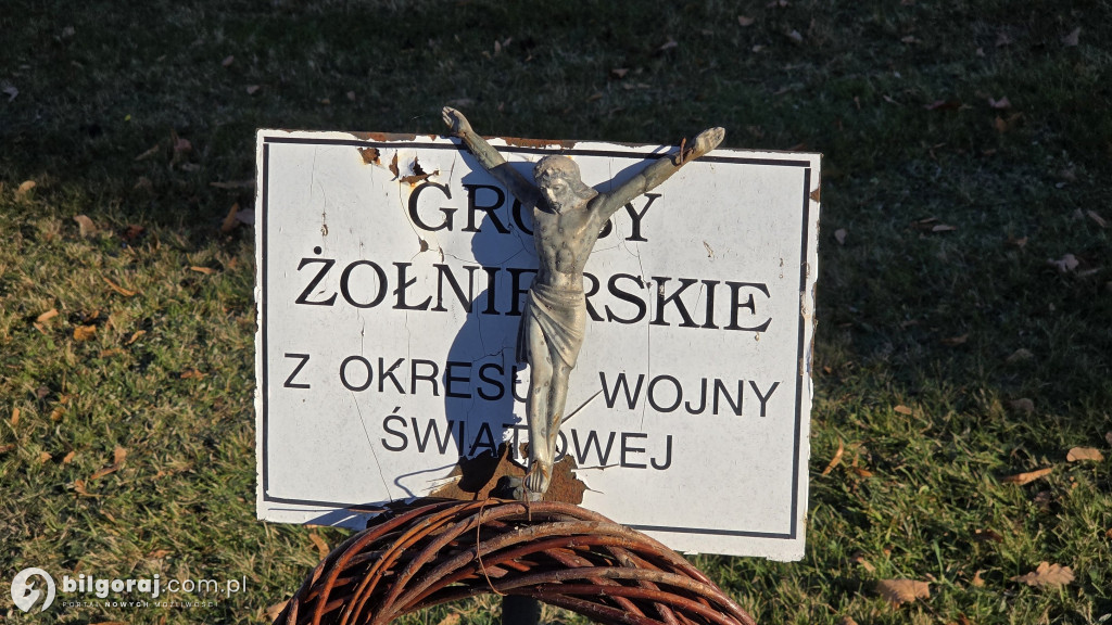 Droga krzyżowa wśród zniczy na Wszystkich Świętych