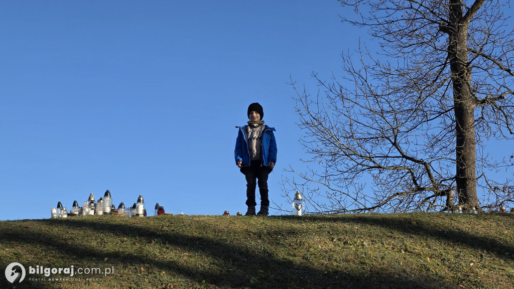 Droga krzyżowa wśród zniczy na Wszystkich Świętych