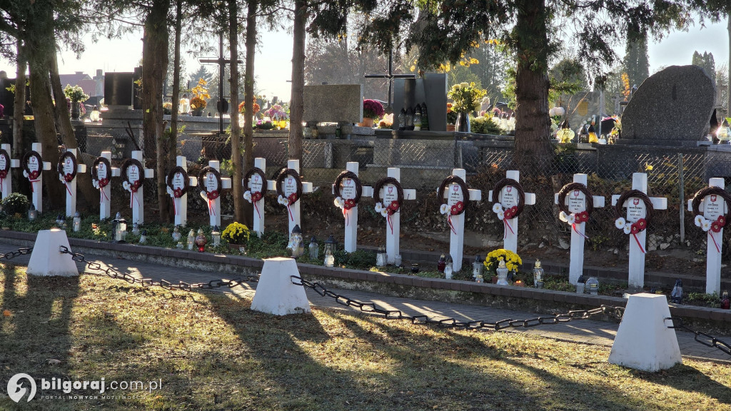 Droga krzyżowa wśród zniczy na Wszystkich Świętych