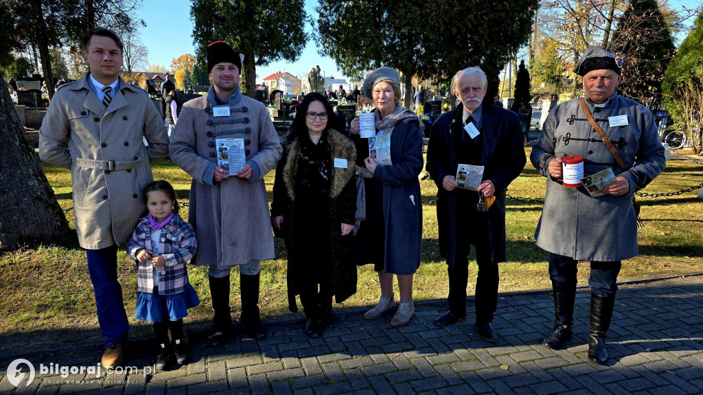 Droga krzyżowa wśród zniczy na Wszystkich Świętych