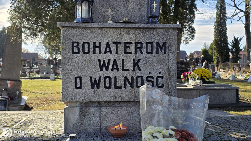 Droga krzyżowa wśród zniczy na Wszystkich Świętych