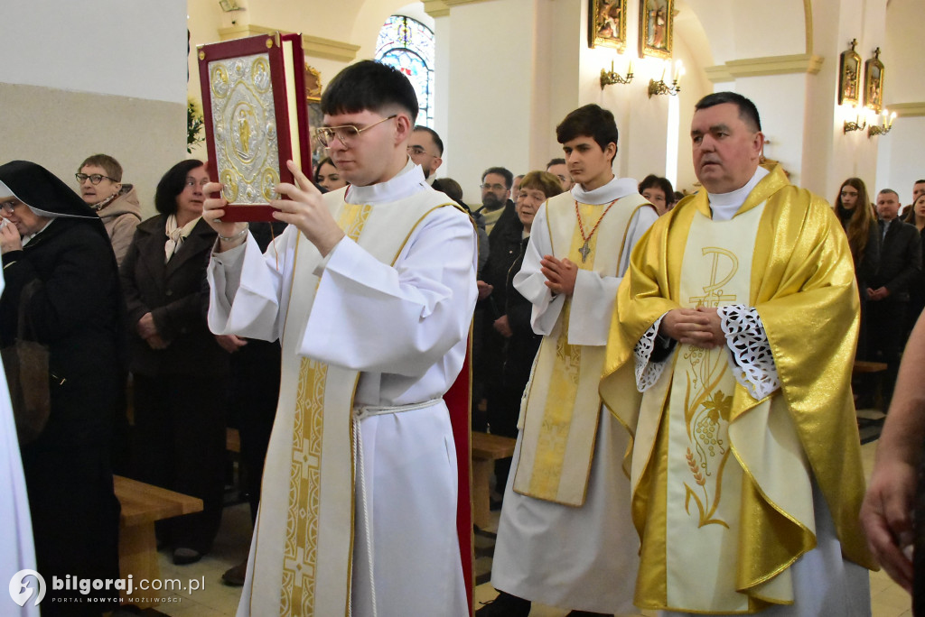 Uroczystość Wszystkich Świętych w Biłgoraju. Procesja w sanktuarium