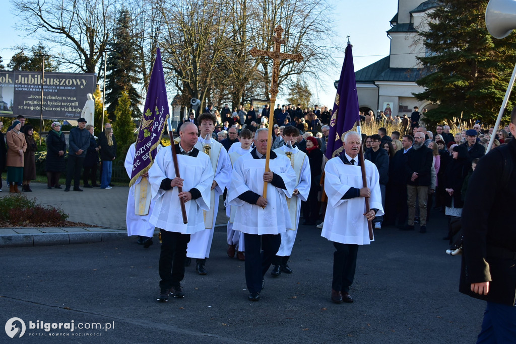 Uroczystość Wszystkich Świętych w Biłgoraju. Procesja w sanktuarium