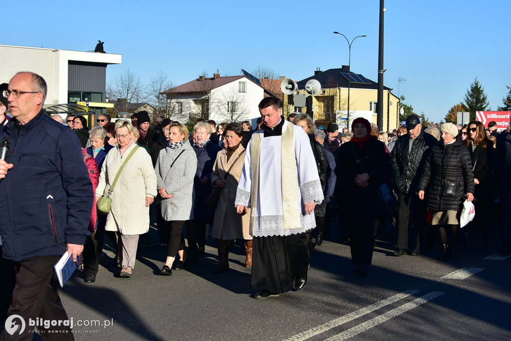 Uroczystość Wszystkich Świętych w Biłgoraju. Procesja w sanktuarium
