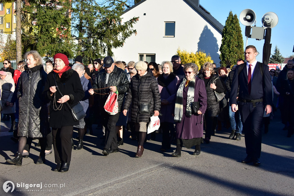 Uroczystość Wszystkich Świętych w Biłgoraju. Procesja w sanktuarium
