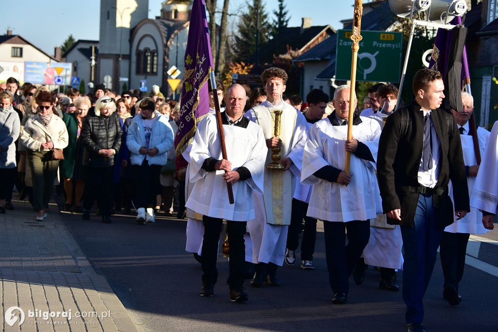 Uroczystość Wszystkich Świętych w Biłgoraju. Procesja w sanktuarium