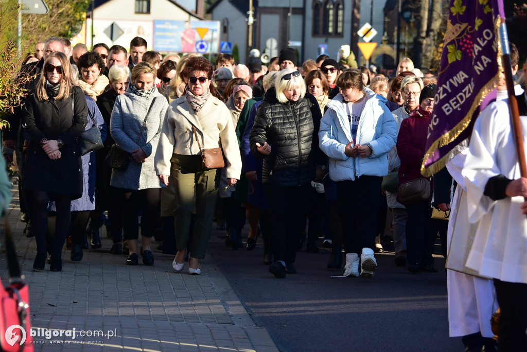 Uroczystość Wszystkich Świętych w Biłgoraju. Procesja w sanktuarium