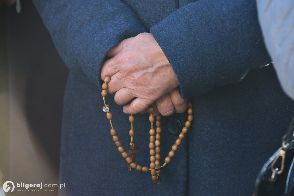 Uroczystość Wszystkich Świętych w Biłgoraju. Procesja w sanktuarium