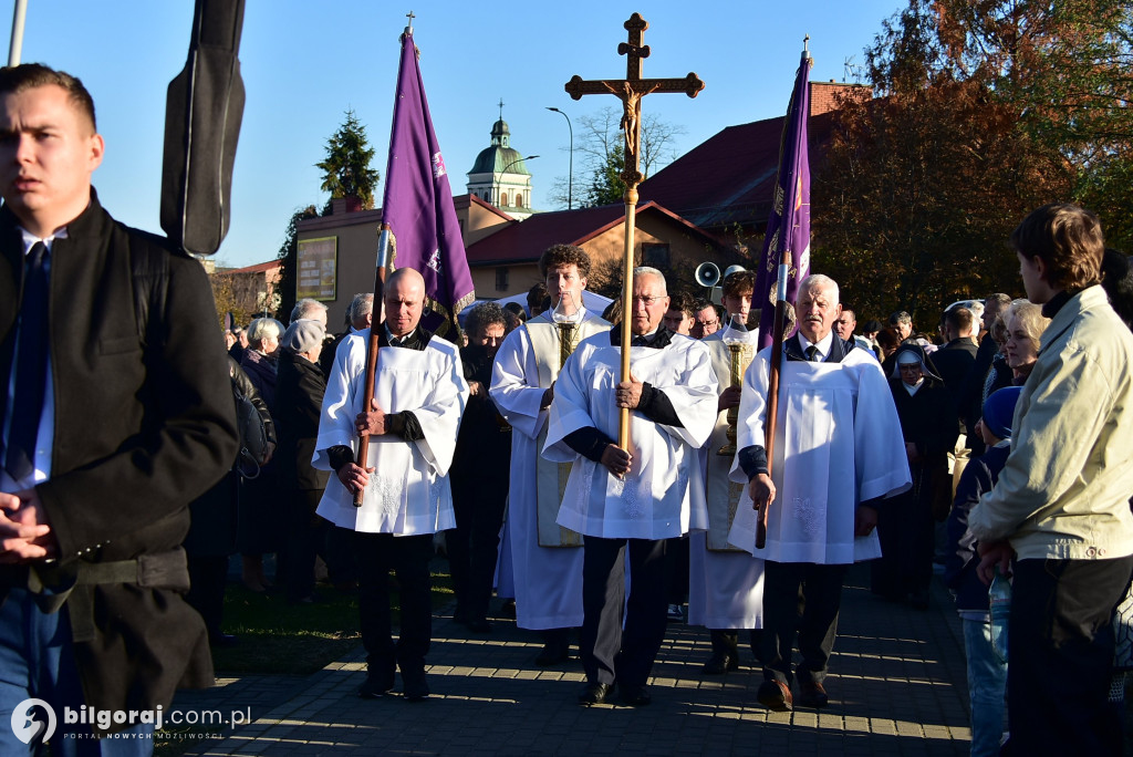Uroczystość Wszystkich Świętych w Biłgoraju. Procesja w sanktuarium