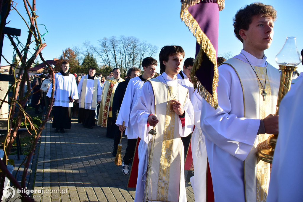 Uroczystość Wszystkich Świętych w Biłgoraju. Procesja w sanktuarium