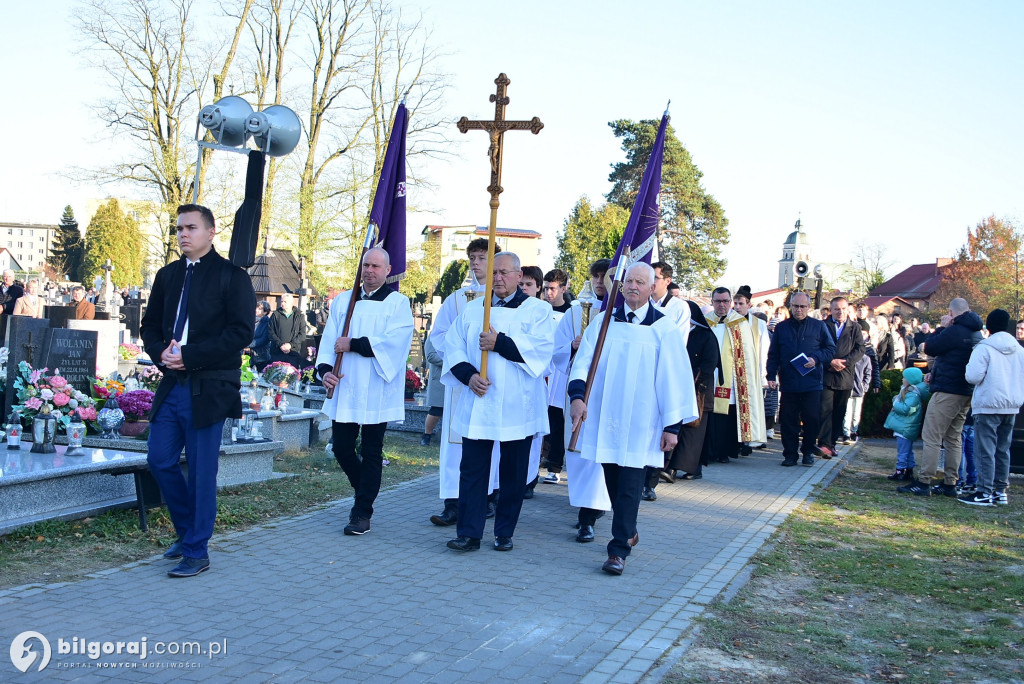 Uroczystość Wszystkich Świętych w Biłgoraju. Procesja w sanktuarium