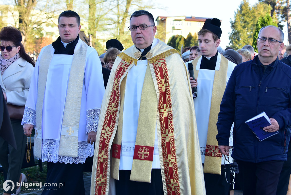 Uroczystość Wszystkich Świętych w Biłgoraju. Procesja w sanktuarium