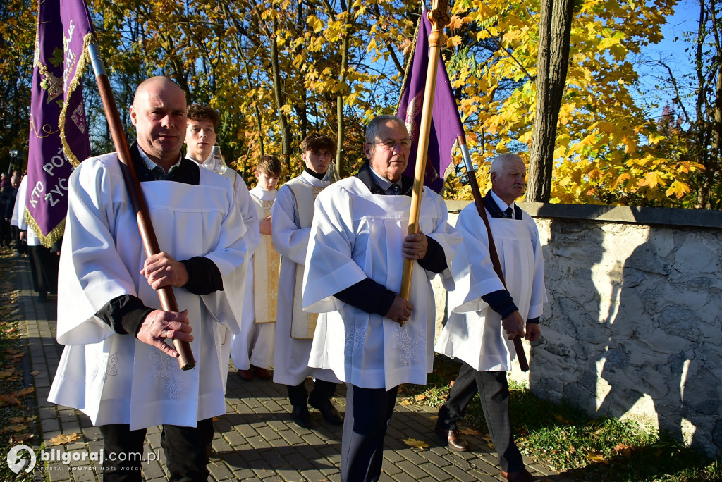 Uroczystość Wszystkich Świętych w Biłgoraju. Procesja w sanktuarium