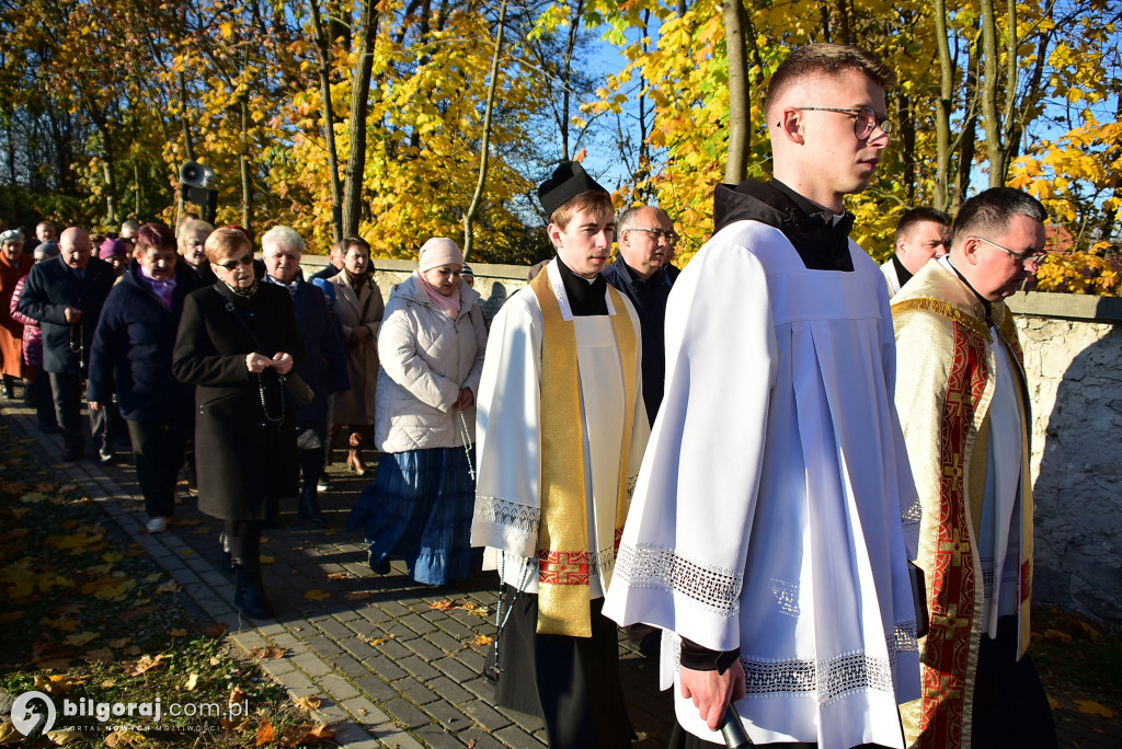 Uroczystość Wszystkich Świętych w Biłgoraju. Procesja w sanktuarium