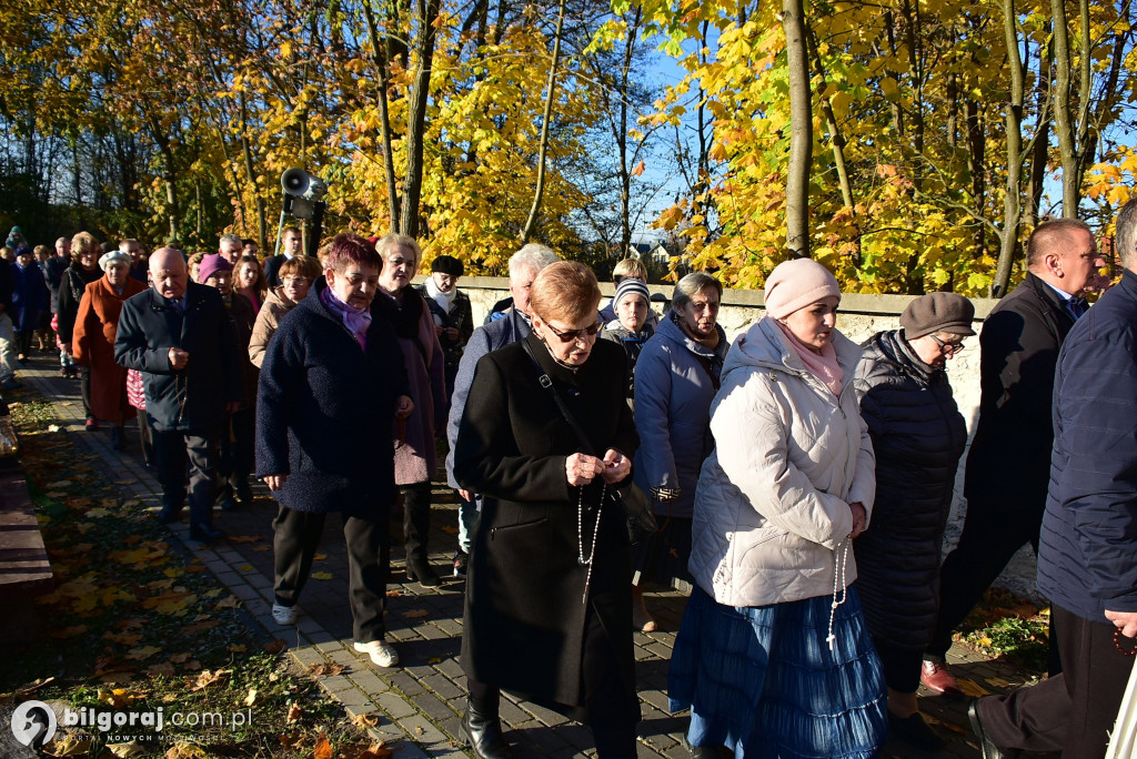 Uroczystość Wszystkich Świętych w Biłgoraju. Procesja w sanktuarium