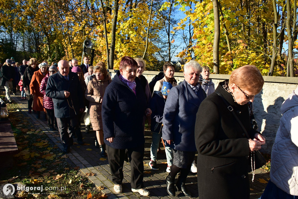 Uroczystość Wszystkich Świętych w Biłgoraju. Procesja w sanktuarium