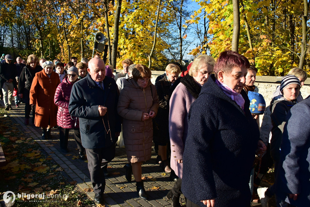Uroczystość Wszystkich Świętych w Biłgoraju. Procesja w sanktuarium