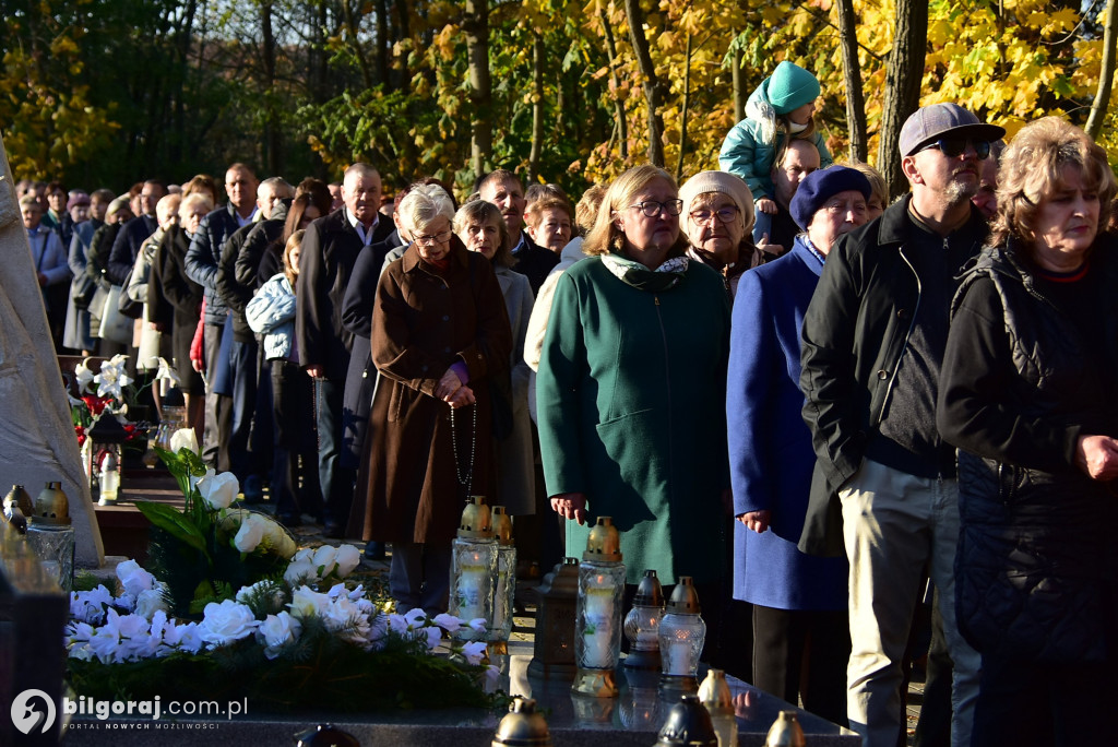Uroczystość Wszystkich Świętych w Biłgoraju. Procesja w sanktuarium