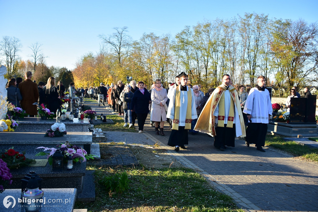Uroczystość Wszystkich Świętych w Biłgoraju. Procesja w sanktuarium