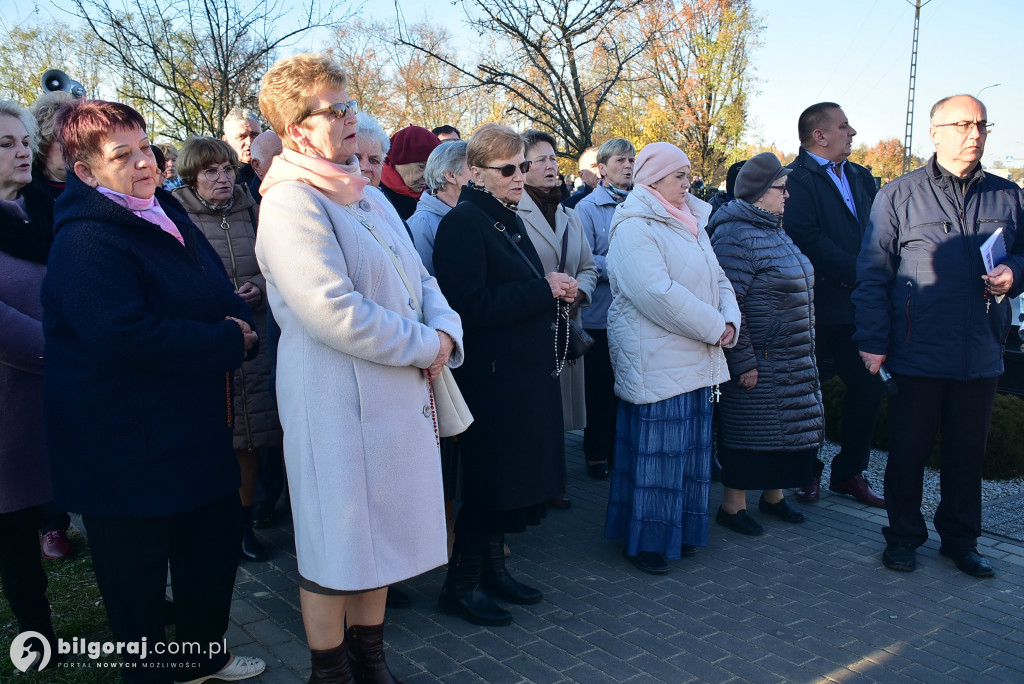 Uroczystość Wszystkich Świętych w Biłgoraju. Procesja w sanktuarium