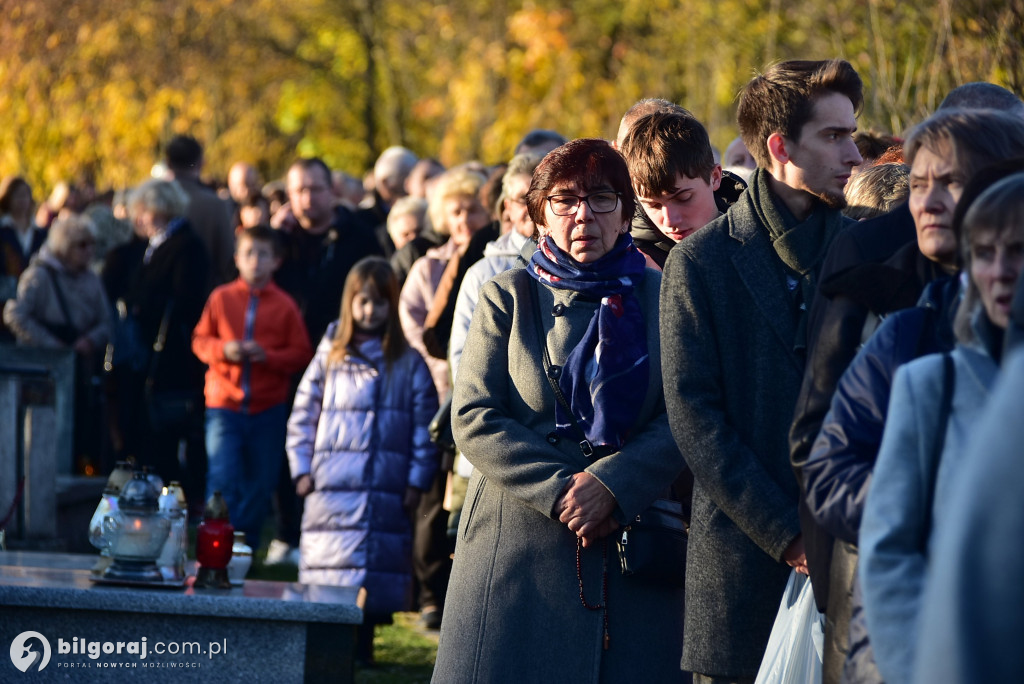 Uroczystość Wszystkich Świętych w Biłgoraju. Procesja w sanktuarium